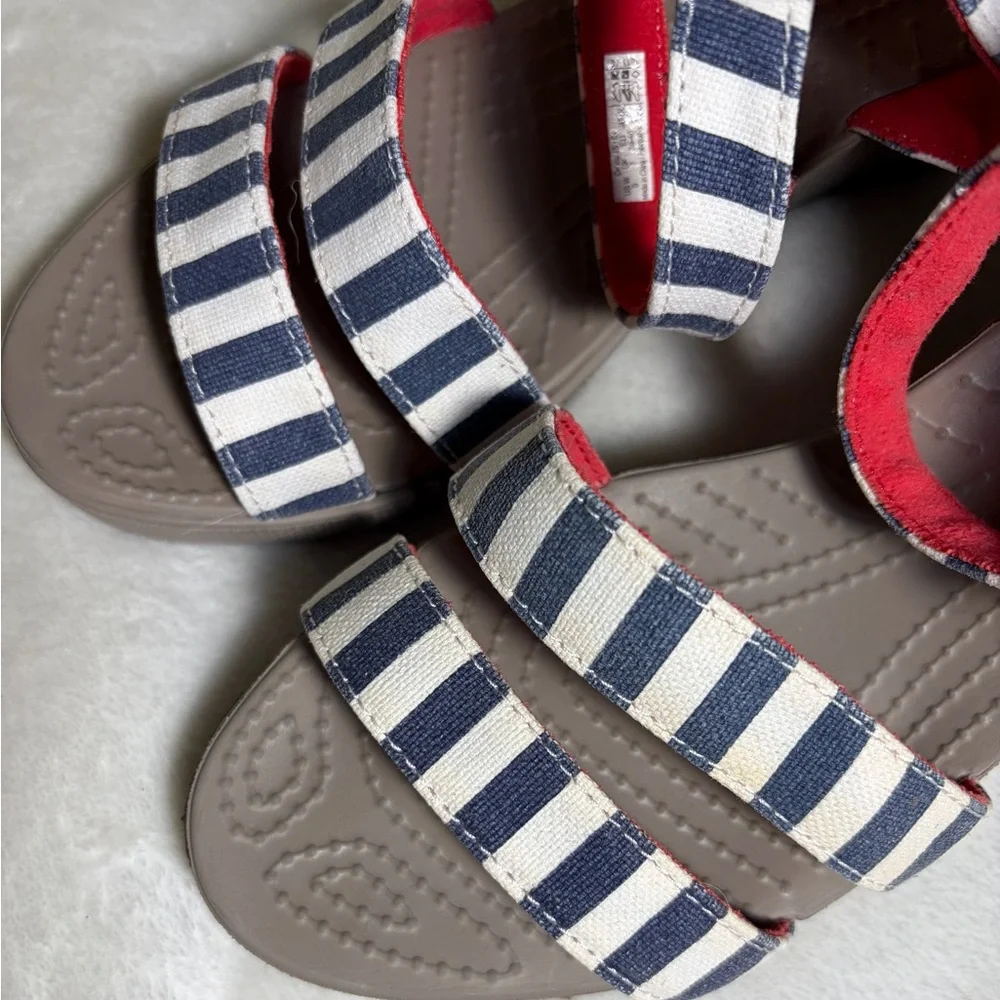 CROCS chic wedges